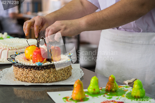 Image of Manual cakes production