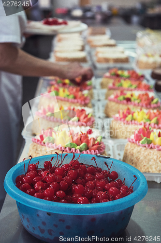 Image of Manual cakes production