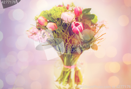 Image of bunch of pink flowers in vase