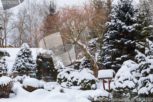 Image of simple bird feeder, birdhouse in winter