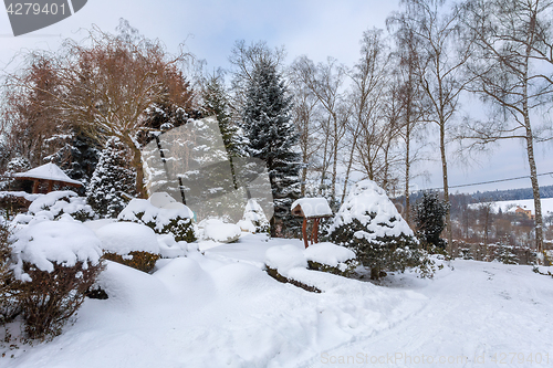 Image of simple bird feeder, birdhouse in winter