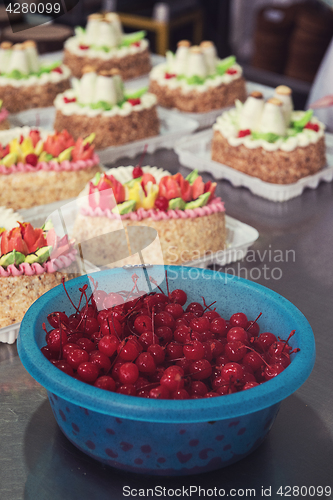Image of Manual cakes production