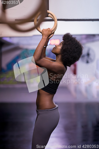 Image of black woman doing dipping exercise