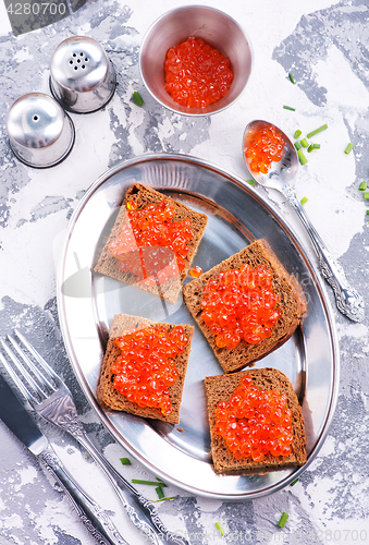 Image of bread with red salmon caviar