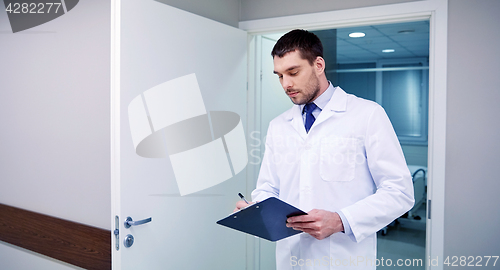 Image of doctor with clipboard at hospital