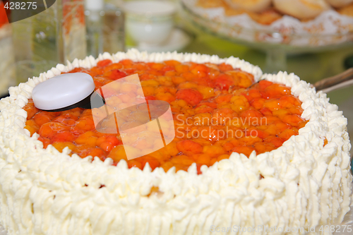 Image of Fruit cake with cream