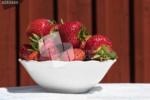 Image of Bowl with fresh strawberries