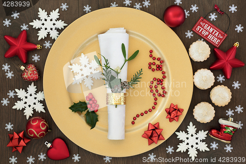 Image of Christmas Dinner Plate Setting