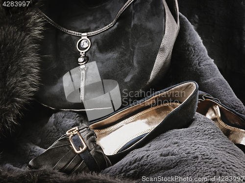 Image of woman wear accessories