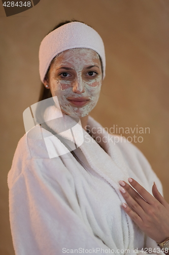 Image of Spa Woman applying Facial Mask