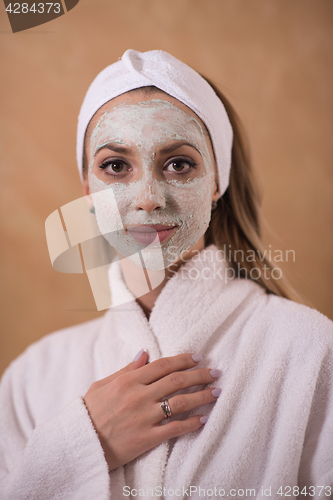 Image of Spa Woman applying Facial Mask