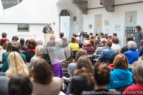 Image of Man giving presentation in lecture hall at university.