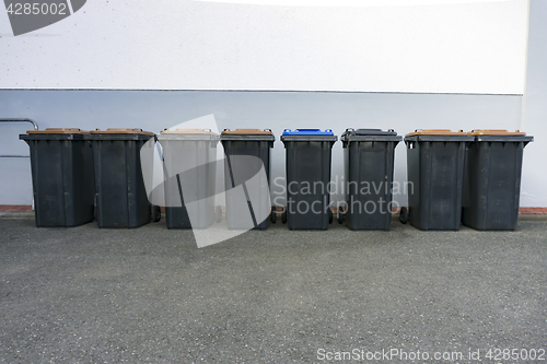 Image of Garbage can