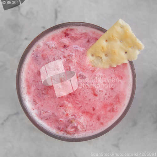 Image of Strawberry smoothie with cookie