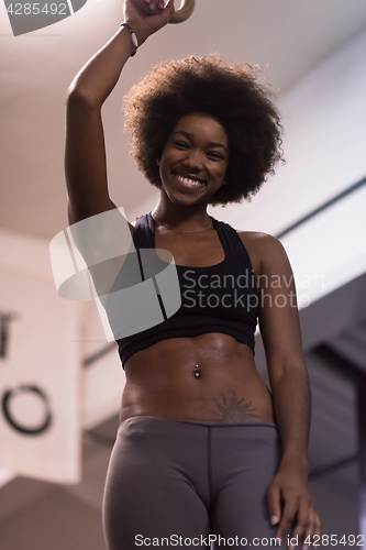 Image of black woman doing dipping exercise