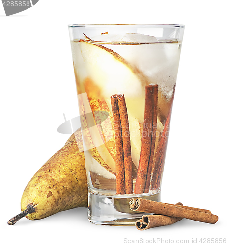 Image of Pear and cinnamon in sweaty glass of lemonade