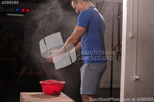 Image of Gym Chalk Magnesium Carbonate hands clapping man