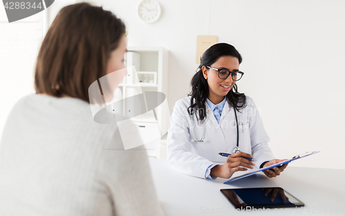 Image of doctor with clipboard and woman patient at clinic