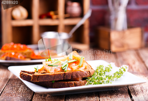 Image of bread with salmon