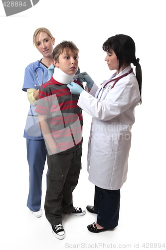 Image of Doctor applying cervical collar