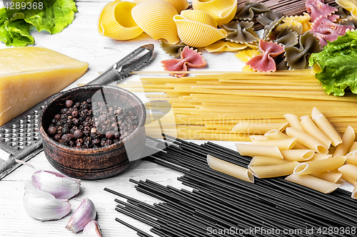 Image of spaghetti with ingredients for cooking pasta