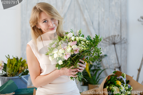 Image of Picture of girl with bouquet