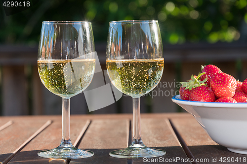 Image of Sparkling wine and strawberries