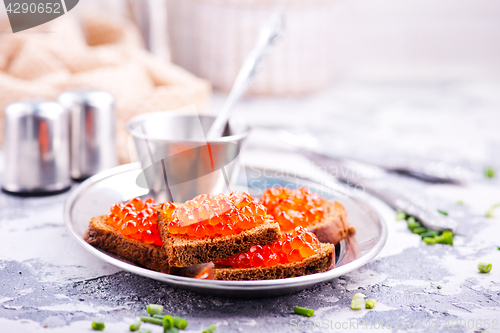 Image of bread with red salmon caviar