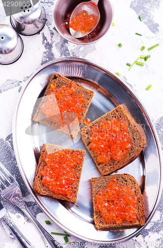 Image of bread with red salmon caviar