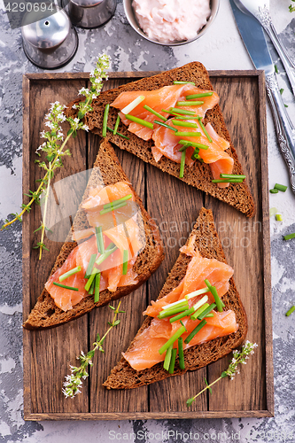 Image of bread with salmon