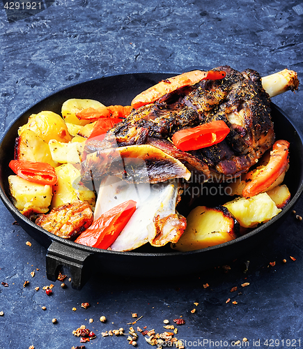 Image of Roast lamb in the pan