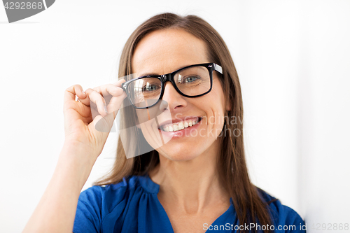 Image of happy smiling middle aged woman in glasses