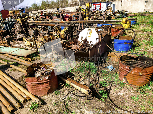 Image of Metal waste products are stored in an open area