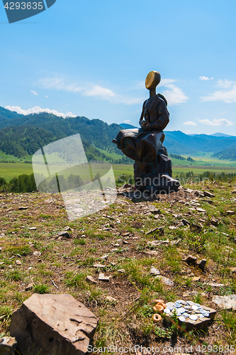 Image of Monument of faceless boy