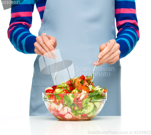 Image of Cook is mixing salad