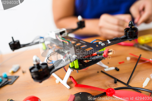 Image of Connecting the electronic parts on drone