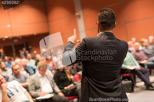 Image of Public speaker giving talk at Business Event.