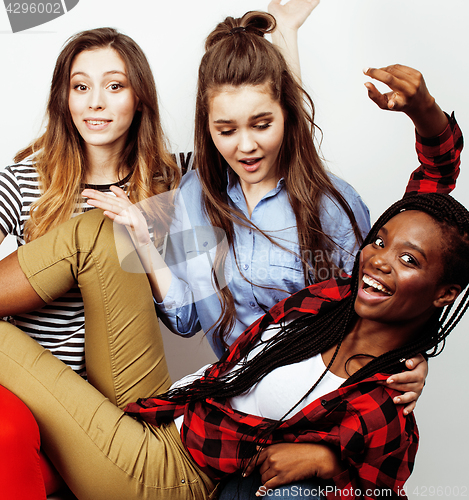 Image of diverse multi nation girls group, teenage friends company cheerful having fun, happy smiling, cute posing isolated on white background, lifestyle people concept, african-american and caucasian 