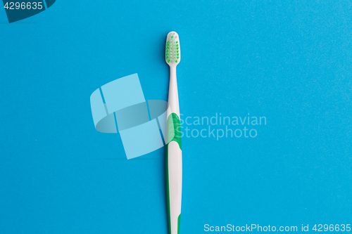 Image of Photo of one green toothbrush