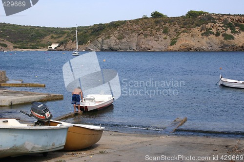 Image of fisherman preparing his boat