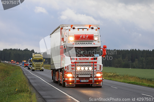 Image of Scania 144 Bright Headlights Trucking in Convoy 