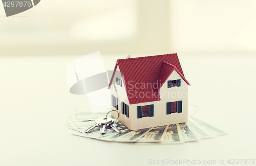 Image of close up of home model, money and house keys