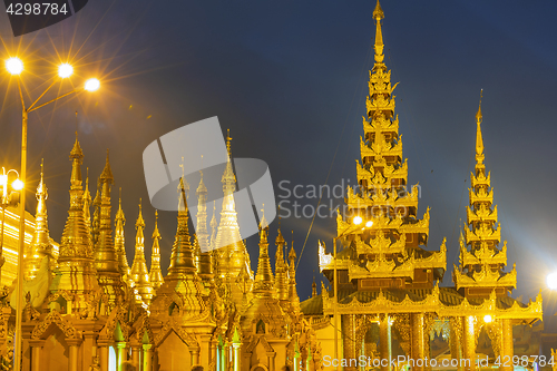 Image of Shwedagon Pagoda at night 