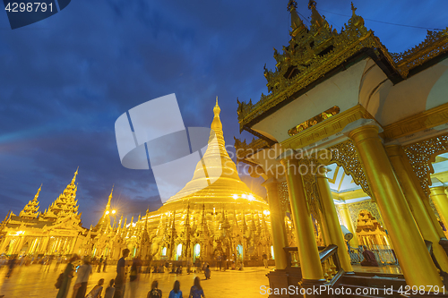 Image of Shwedagon Pagoda at night 