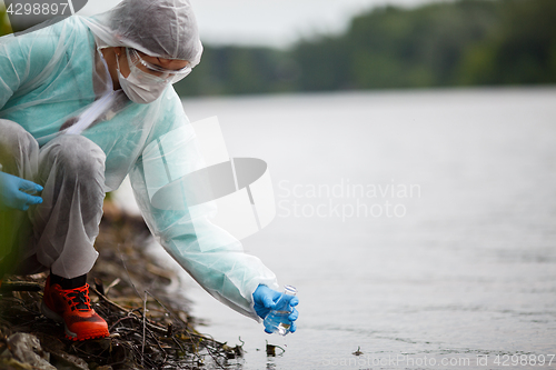 Image of Ecologist takes water for examination