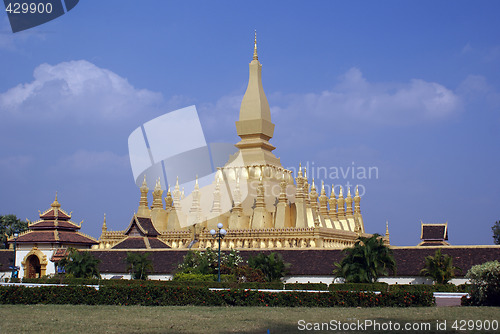 Image of Wat and golden stupa