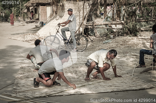 Image of Working men in Nepal