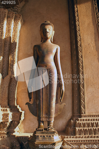 Image of Buddha and wall