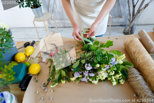 Image of Picture of florist at work