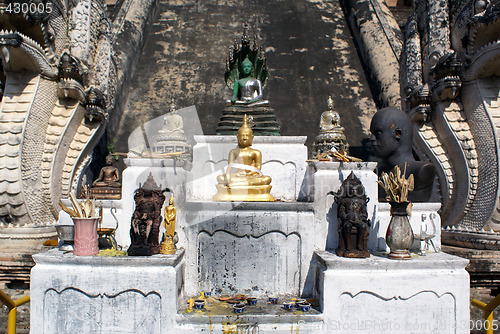 Image of Buddhas